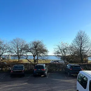Oceanic & Trendy Two Bedroom With Free Parking Apartment